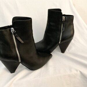 Kenneth Cole black leather Galway 2-zipper 4" Cone-Heel Ankle Booties EUC 8.5